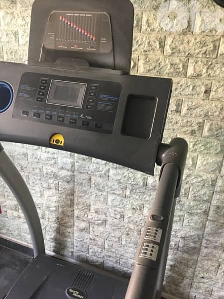 treadmill like new very good quality 5