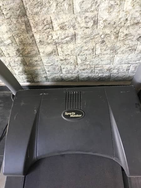 treadmill like new very good quality 6