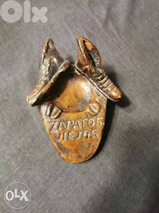 Zapatos viejos (old Shoes) wooden sculpture 0