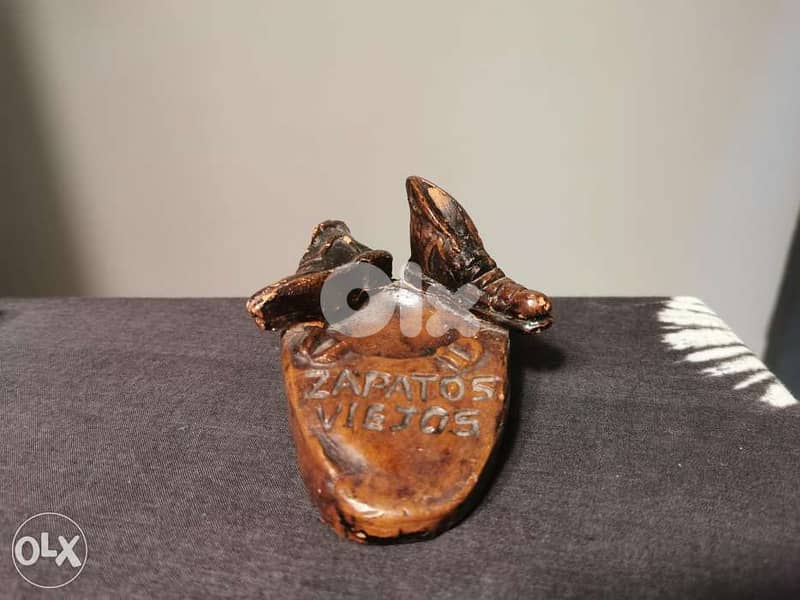 Zapatos viejos (old Shoes) wooden sculpture 1