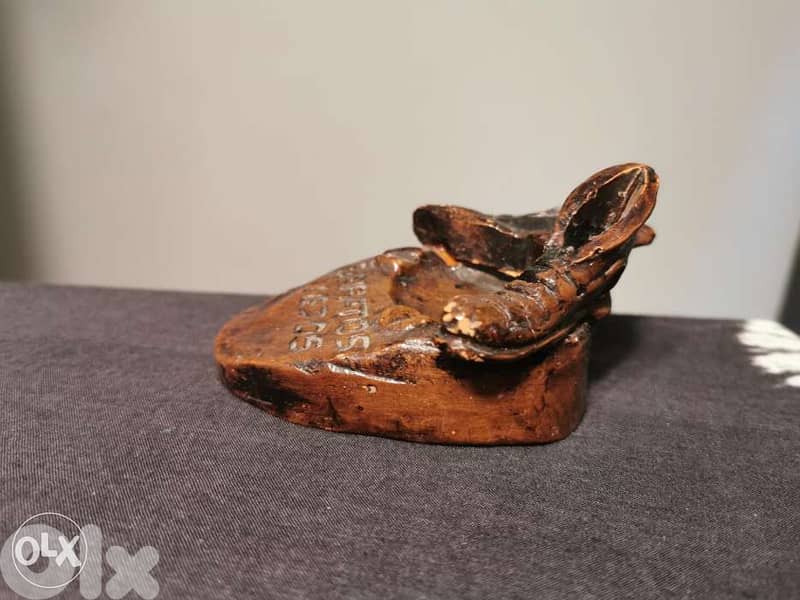Zapatos viejos (old Shoes) wooden sculpture 3