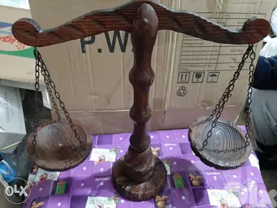 للبيع ميزان خشب اصلي من انكلترا. . Sold