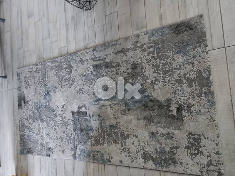 Carpet in excellent condition 1