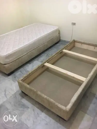 تخت مفرد منجد مع صندوق وفرشه