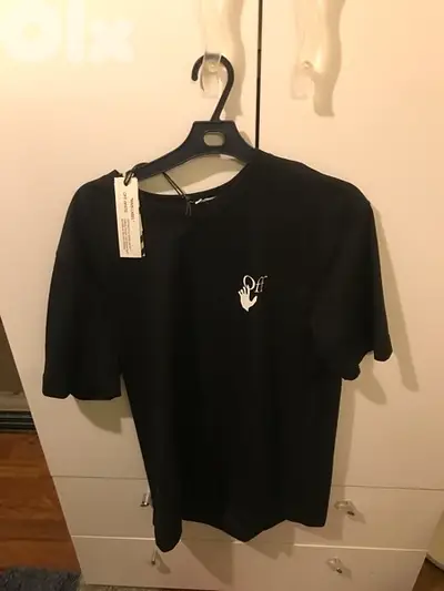 shirt available in white size L