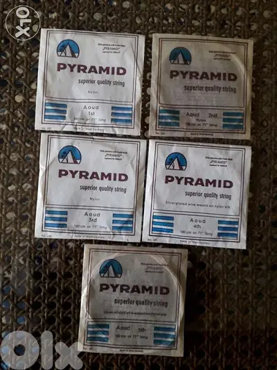 Pyramid strings for Aoud
