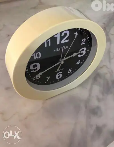 للبيع ساعة منبه حجم كبير