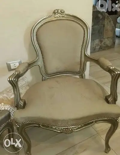 صالون كامل انتيكا  للبيع بحالة ممتازة