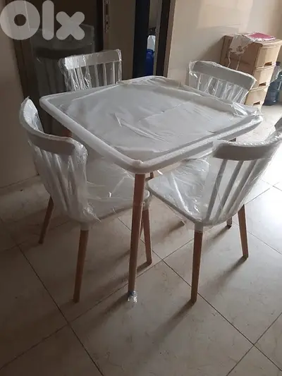 طاوله و 4 كراسي للمطبخ