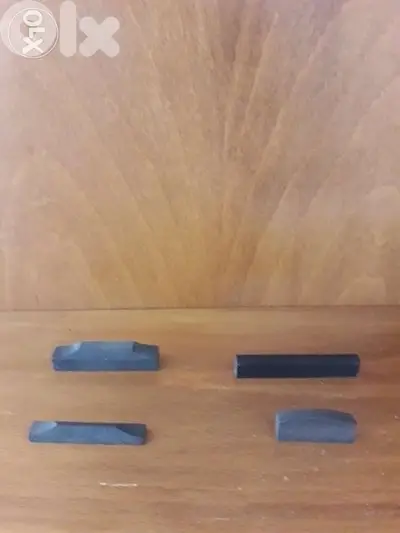 Saddles and pins for violin