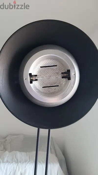 Spot+stand for sale (بداعي السفر)