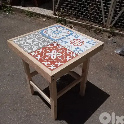 wood table with tile top طاولة خشب مع وجه بلاط
