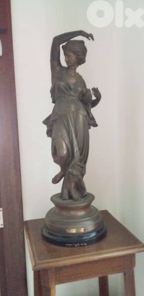 Bronze statue 0