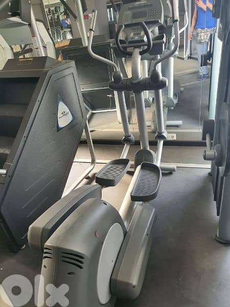 LIFE FITNESS elliptical cardio Gym machine 03027072 0
