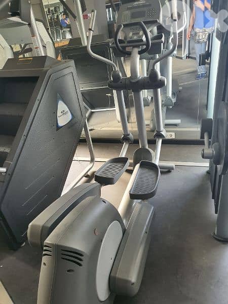 LIFE FITNESS elliptical cardio Gym machine 03027072 1