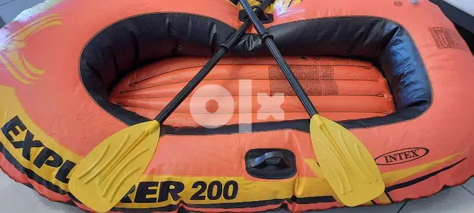 Boat, very good quality intex 3 places