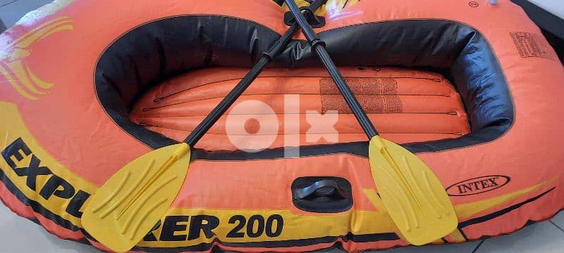 Boat, very good quality intex 3 places 0
