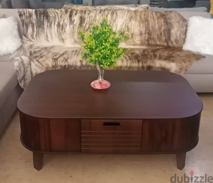 center table.    طاولة نصف 1