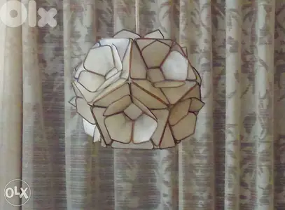 Lampe suspension , vintage , en nacre veritable , fleur de lotus .