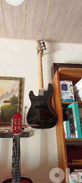 bass guitar new in box with bag free 1