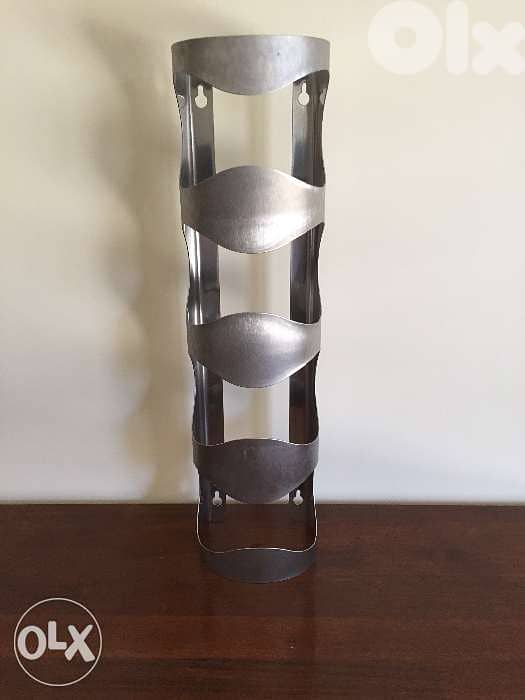 Porte bouteilles mural en stainless steel 10$ 0
