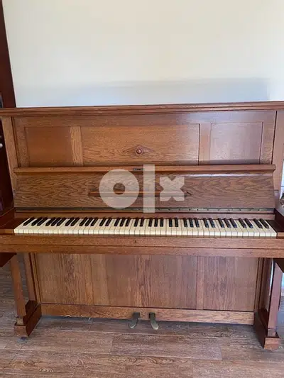 UEBEL-LECHLEITER piano