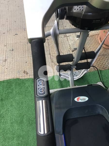 treadmill with vibration like new heavy duty very good quality 2