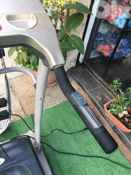 treadmill with vibration like new heavy duty very good quality 3