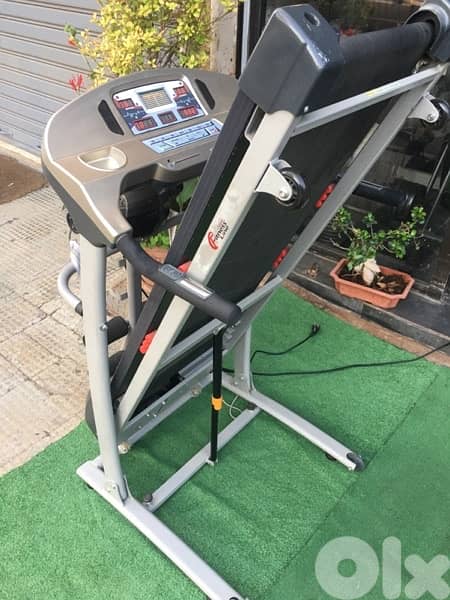 treadmill with vibration like new heavy duty very good quality 7