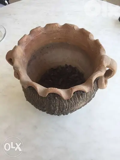 Cache pot en poterie