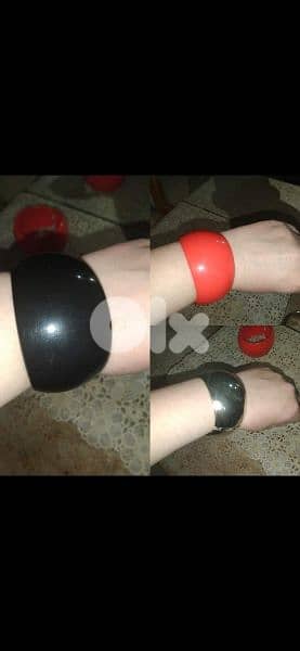 bracelets  plastique 2=15$ 0