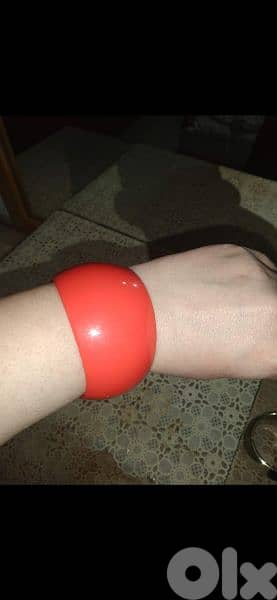 bracelets  plastique 2=15$ 1