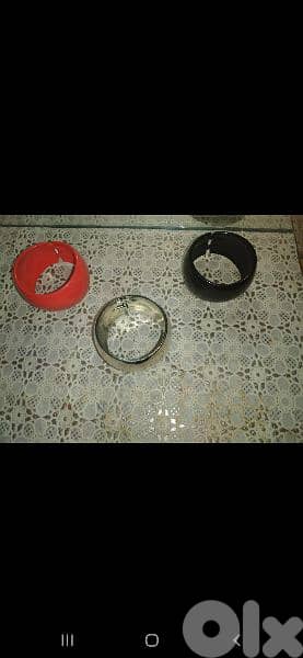 bracelets  plastique 2=15$ 4