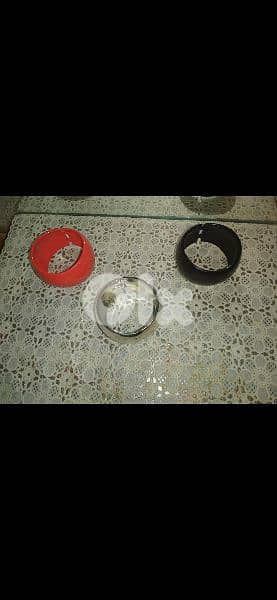 bracelets  plastique 2=15$ 5