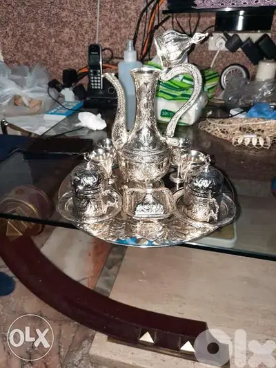 للبيع طقم ابريق مع فناجين