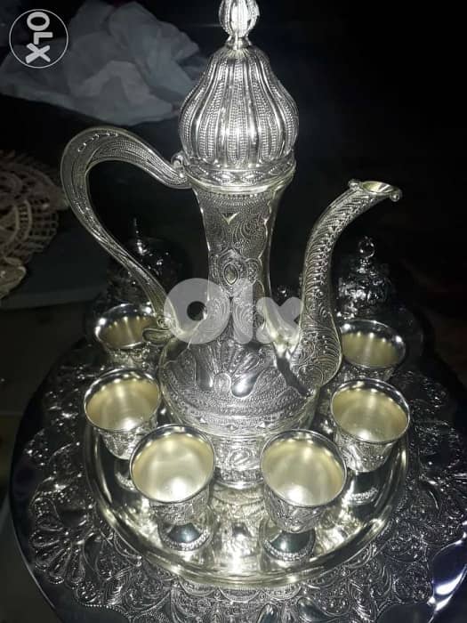 للبيع طقم ابريق مع فناجين 3