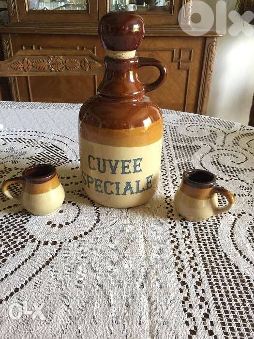 Carafe en poterie 0