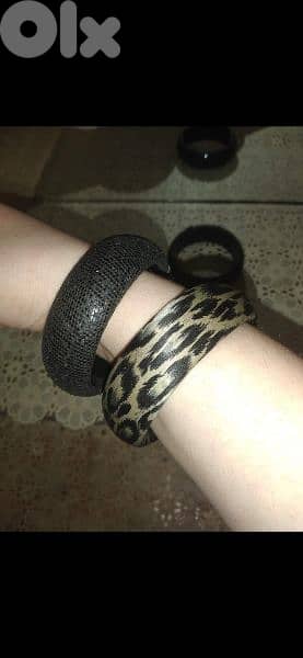 bracelet  bracelets high quality 2 black,1 leopard 2=15$ 0