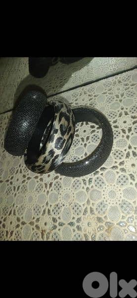 bracelet  bracelets high quality 2 black,1 leopard 2=15$ 1