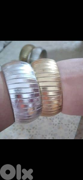 bracelet  2 colours 2=15$ 0
