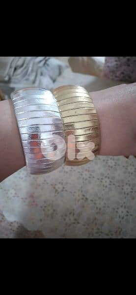 bracelet  2 colours 2=15$ 5