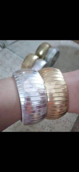 bracelet  2 colours 2=15$ 7