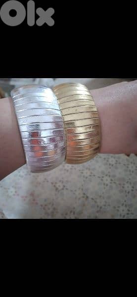 bracelet  2 colours 2=15$ 9
