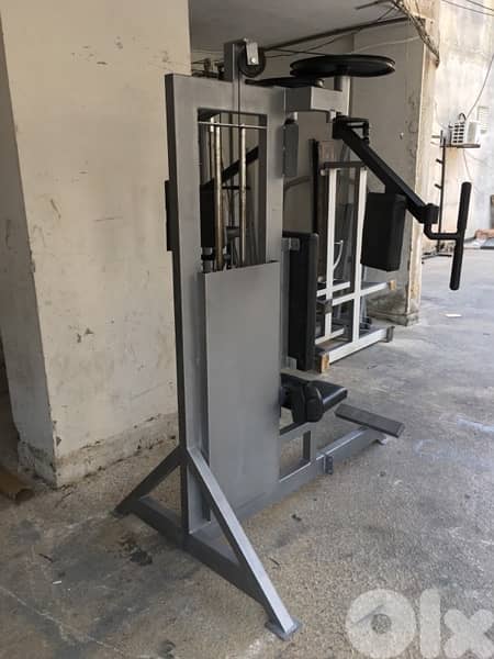 seated pec rear delt machine like new 70/443573 RODGE 4