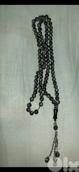 مسبحه اسود مطعم فضي مسبحه اسود مطعم فضي