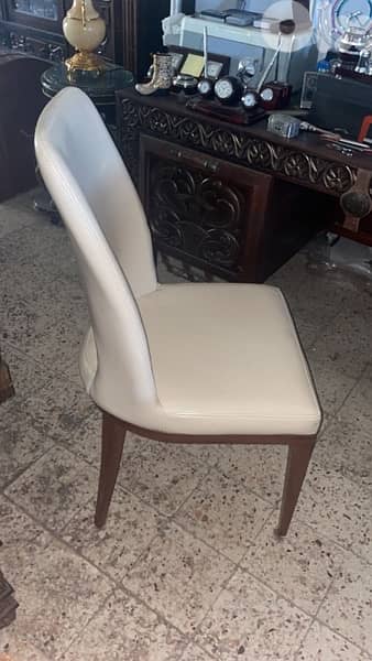 leather chair 0