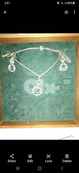 set necklace and earrings gold toned 0