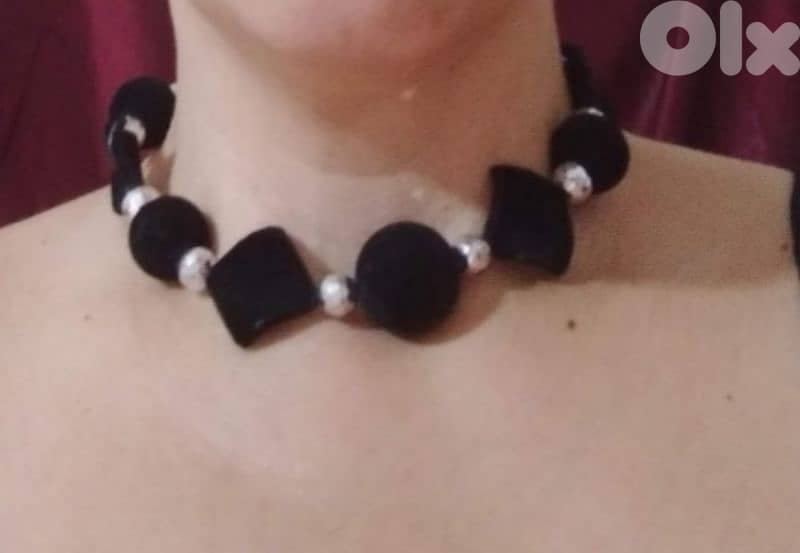 necklace mokhmal 3a2ed zaite aw aswad 2