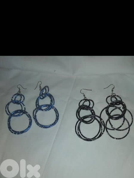 pick 3 earrings for 3= 15$ 1
