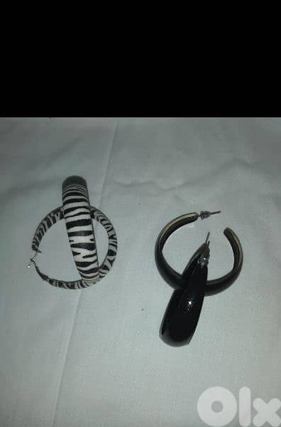 pick 3 earrings for 3= 15$ 3